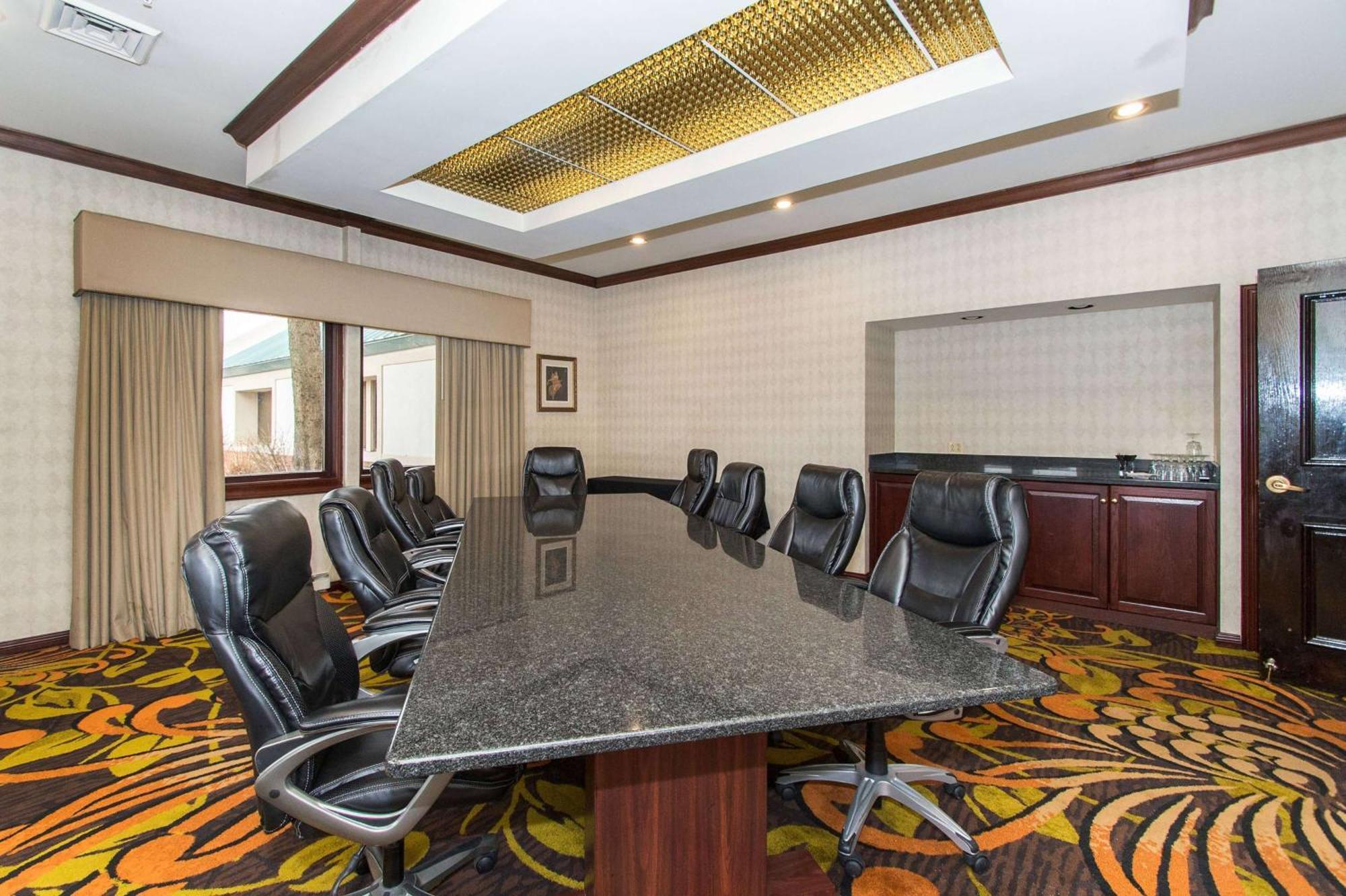 Wyndham Independence Hotel Ngoại thất bức ảnh