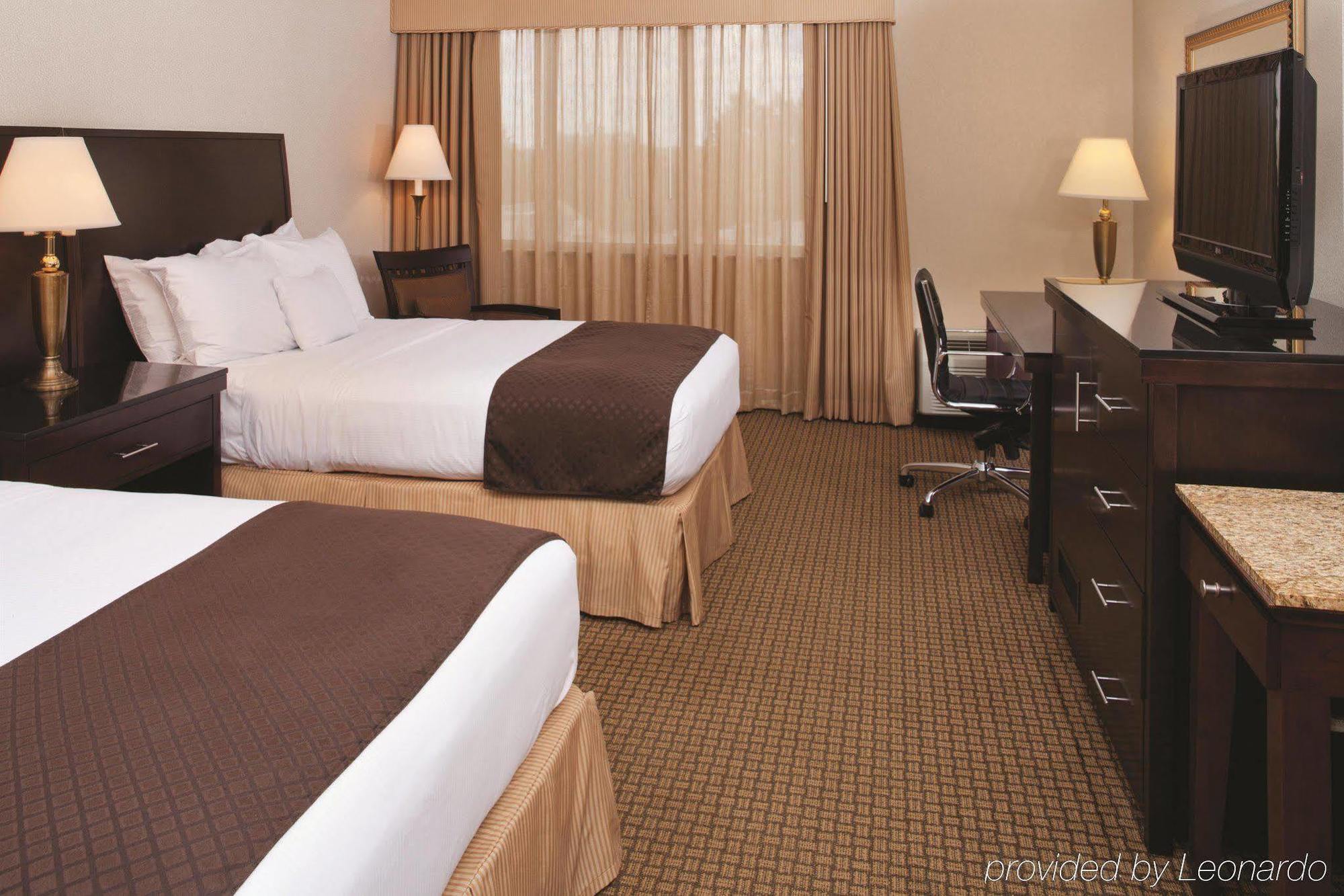 Wyndham Independence Hotel Phòng bức ảnh